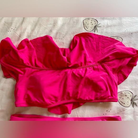 TRINA TURK hot pink bikini off shoulder bandeau ruffle top women’s size 10 - Picture 4 of 5